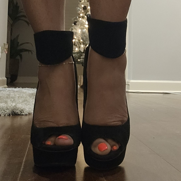 Shoes - Picture 5 of 5